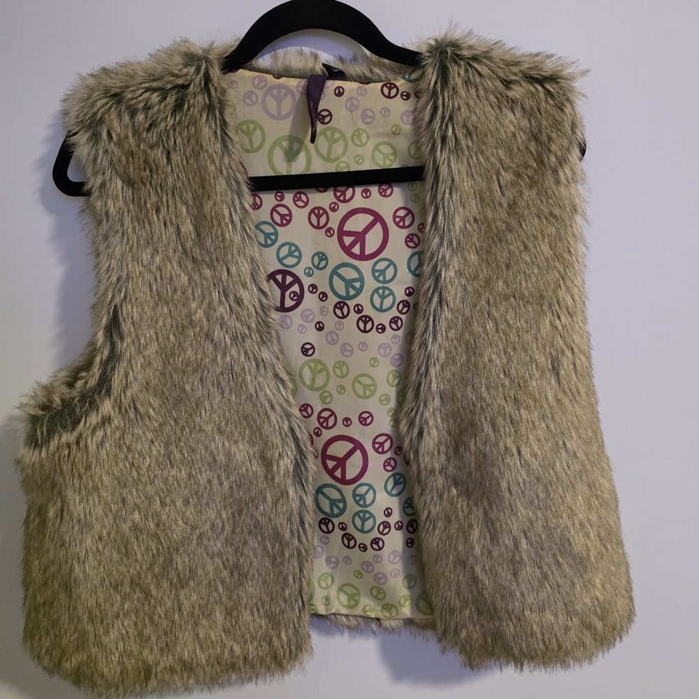 Faux Fur Vest with Peace Sign Lining - Picture 1 of 6